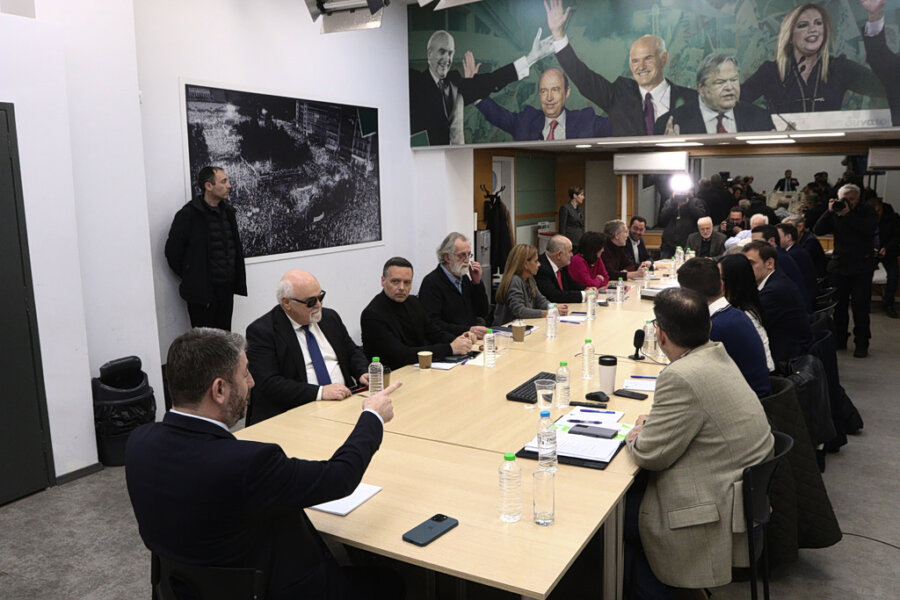 ΠΑΣΟΚ: Ελιγμοί για το αγκάθι της συγκυβέρνησης