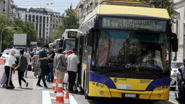 Αυξημένα πρόστιμα στα ΜΜΜ για επιβάτες χωρίς εισιτήριο – Όλες οι αλλαγές του νέου νόμου