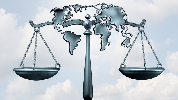 Εγκαταλείπει το Διεθνές Δίκαιο η Ευρώπη; - Η επιλογή του δρόμου προς τη μεγάλη βαρβαρότητα