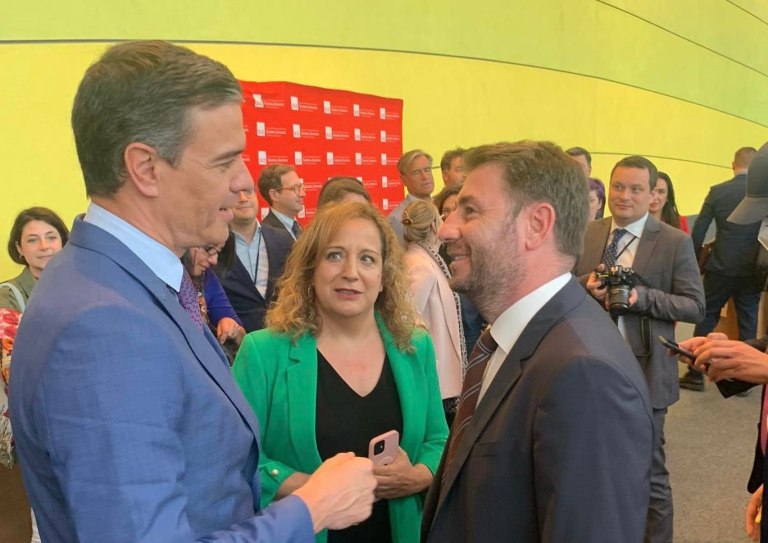 Σάντσεθ σε Ανδρουλάκη: Το ΠΑΣΟΚ κόμμα που μπορεί να κάνει τη διαφορά - Χρειαζόμαστε προοδευτικά κόμματα στην κυβέρνηση