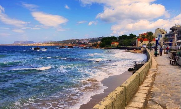 Χανιά: Απαγόρευση για κολύμπι σε κεντρική παραλία λόγω λυμάτων