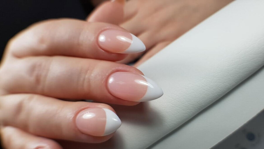 Clean Girl Aesthetic: 5+1 ιδέες για γαλλικό που αναβαθμίζουν κάθε σου εμφάνιση