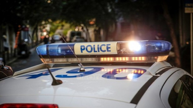 Ζάκυνθος: 62χρονος πυροβόλησε και τραυμάτισε τη γειτόνισσά του - Οι συνεχείς καυγάδες με την 60χρονη Γερμανίδα