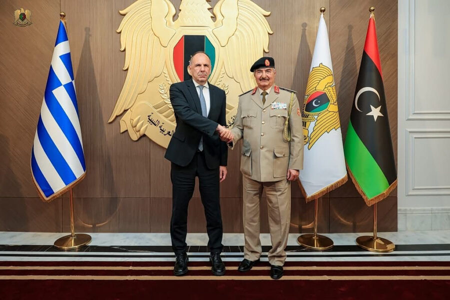 Συναντήσεις Γεραπετρίτη με τον στρατάρχη Χαφτάρ και αξιωματούχους του καθεστώτος της Ανατολικής Λιβύης στη Βεγγάζη