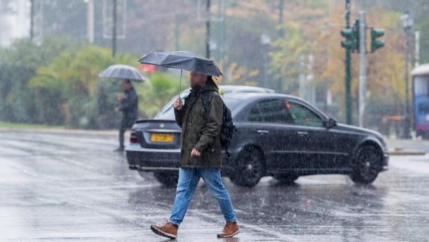 Καιρός: Κακοκαιρία με καταιγίδες και θυελλώδεις ανέμους - Εν αναμονή έκτακτου δελτίου επικίνδυνων καιρικών φαινομένων