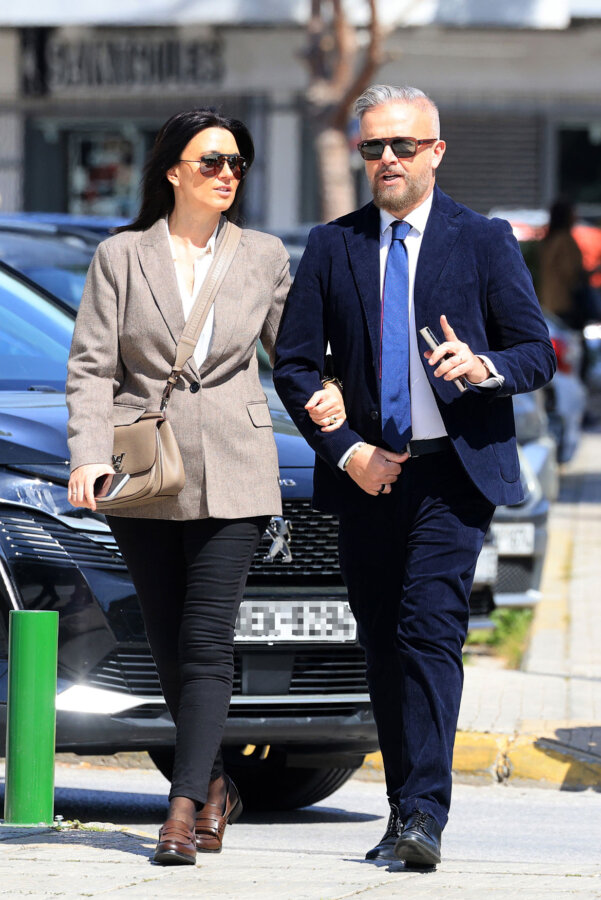 Γιώτα Τριγώνη: Σπάνια εμφάνιση στο κέντρο της Αθήνας με τον Ιταλό εφοπλιστή, Fabio Valenziano