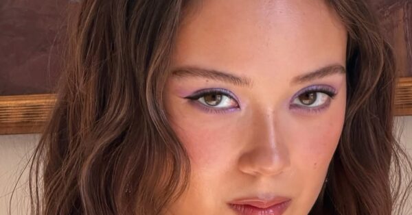 «Lilac eyes»: Το πιο φρέσκο makeup trend που υιοθετούν οι celebrities αυτή την άνοιξη