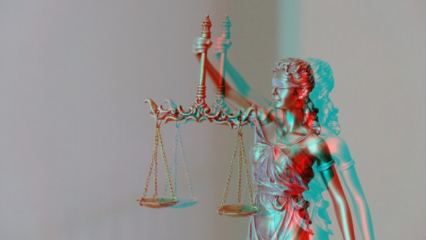 Όταν η εξουσία συγκρούεται με τη δικαιοσύνη: Η σιωπηλή κρίση του κράτους δικαίου στην Ευρώπη