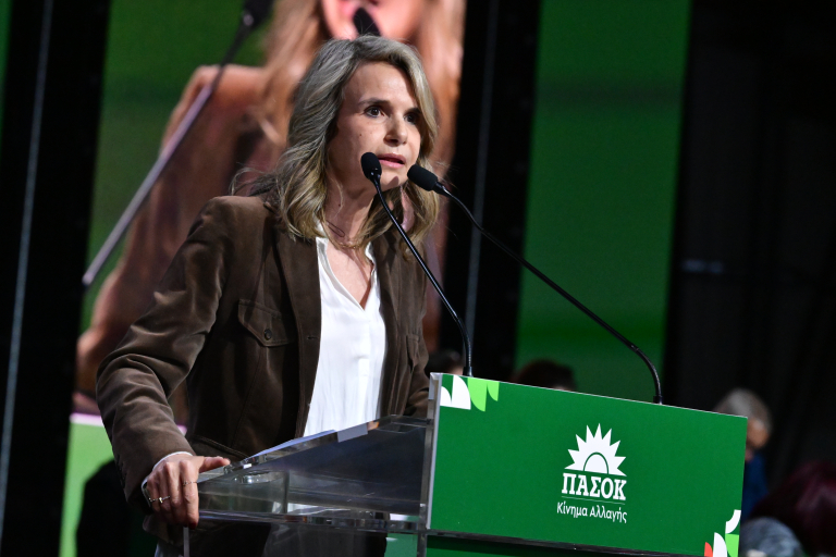 Μιλένα Αποστολάκη: Προκλητική η σιωπή της κυβέρνησης για τις χρεώσεις των τραπεζών στους απλούς λογαριασμούς