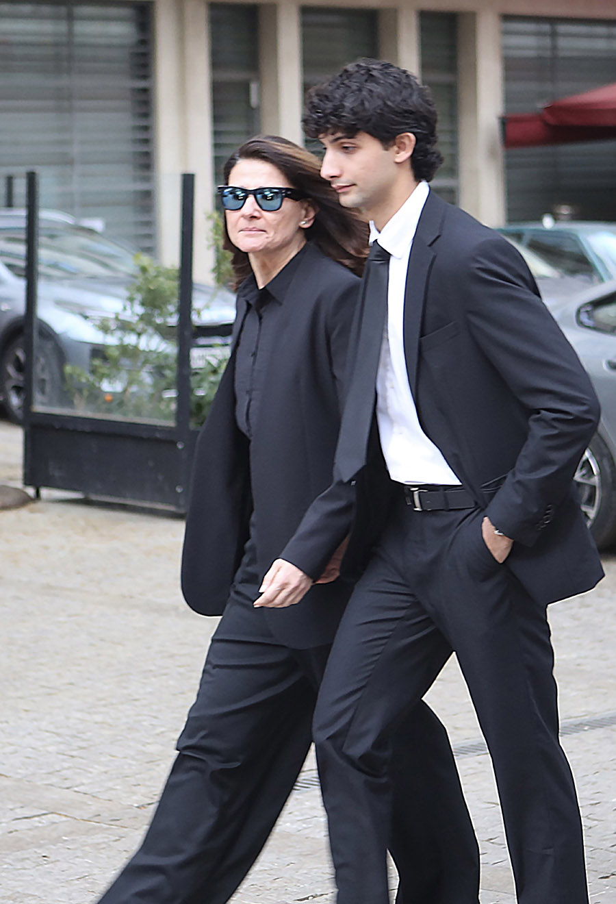 Κηδεία Μαρινέλλας: Η εικόνα της μέσα στο φέρετρο με το κόκκινο φουλάρι στο λαιμό - «Ήταν μια κούκλα»