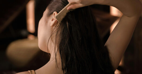 Rosemary Oil: Τελικά βοηθάει στην ανάπτυξη των μαλλιών;