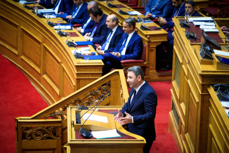 Υποκλοπές: Ο Μητσοτάκης κερδίζει χρόνο μετά τις απειλές Ντίλιαν και ο Ανδρουλάκης ετοιμάζει παρέμβαση στη Βουλή