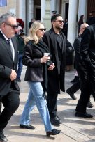 Γαρυφαλλιά Καληφώνη: Πήγε στην κηδεία της Μαρινέλλας κρατώντας καφέ σε πλαστικό και φορώντας τζιν παντελόνι!