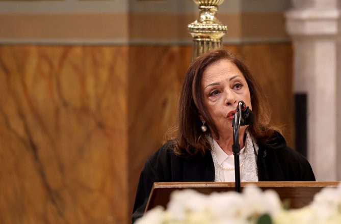 Χάρις Αλεξίου: Ο σπαρακτικός επικήδειος λόγος για τη Μαρινέλλα - «Μας πλούτισες με πολύτιμες αναμνήσεις, κυρά μου, το καταλαβαίνεις;»