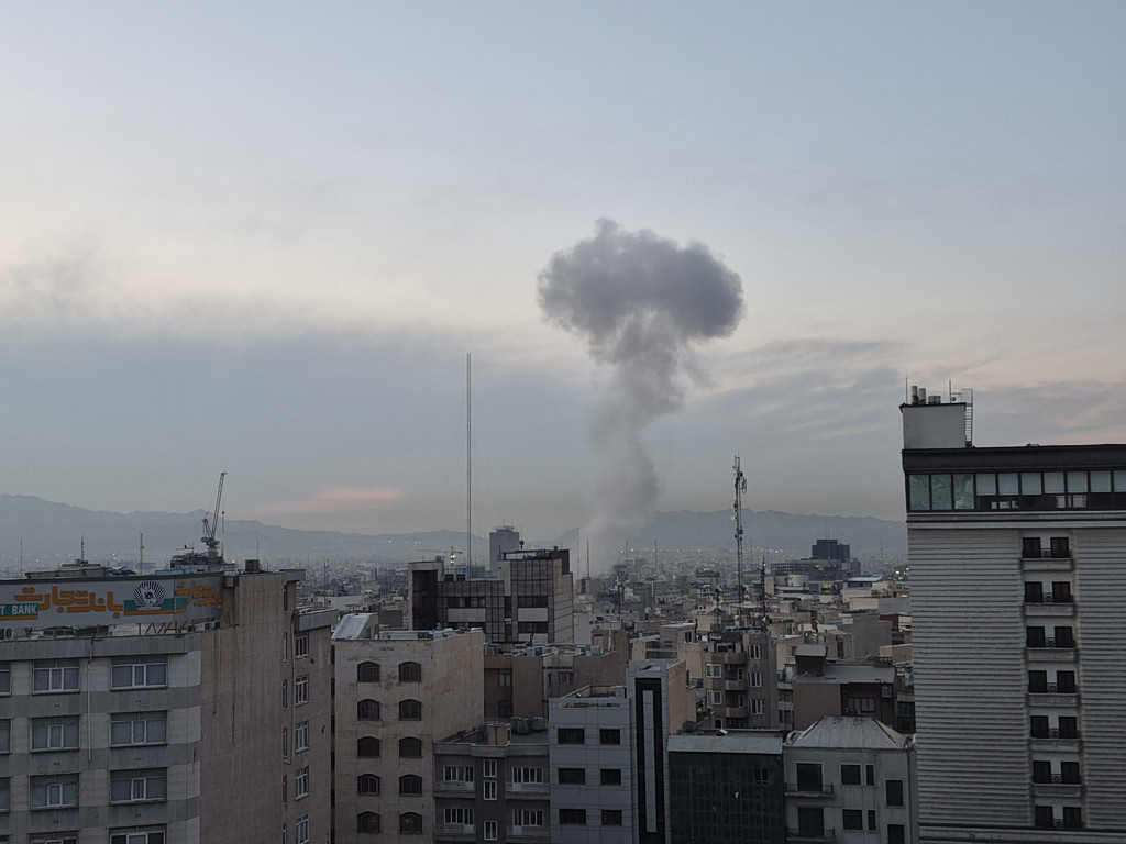 Τραμπ: Ο πόλεμος θα τελειώσει σύντομα – Ιρανική επίθεση με βόμβα διασποράς στο κεντρικό Ισραήλ
