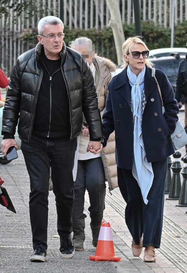 Βόλτα για δύο: Ο Νίκος Χατζηνικολάου και η Κρίστη Τσολακάκη στα βόρεια προάστια - Φωτογραφίες