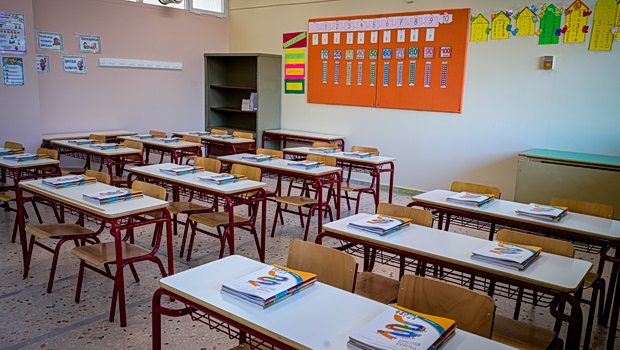 Πανικός σε σχολείο στην Εύβοια: Φωτιστικό οροφής έπεσε και τραυμάτισε μαθήτρια