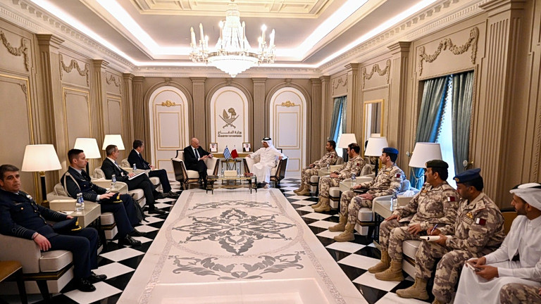 Σειρά επαφών Δένδια στο Κατάρ με επίκεντρο τις εξελίξεις στη Μέση Ανατολή και το Ιράν