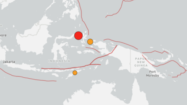 Σεισμός 7,4 Ρίχτερ συγκλονίζει την Ινδονησία - Κίνδυνος για τσουνάμι