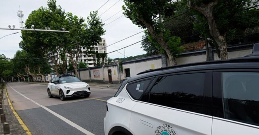 Χάος στην πόλη Γιουχάν: Πάνω από 100 ρομποταξί ακινητοποιήθηκαν την ίδια στιγμή – Εγκλωβίστηκαν επιβάτες (vid)