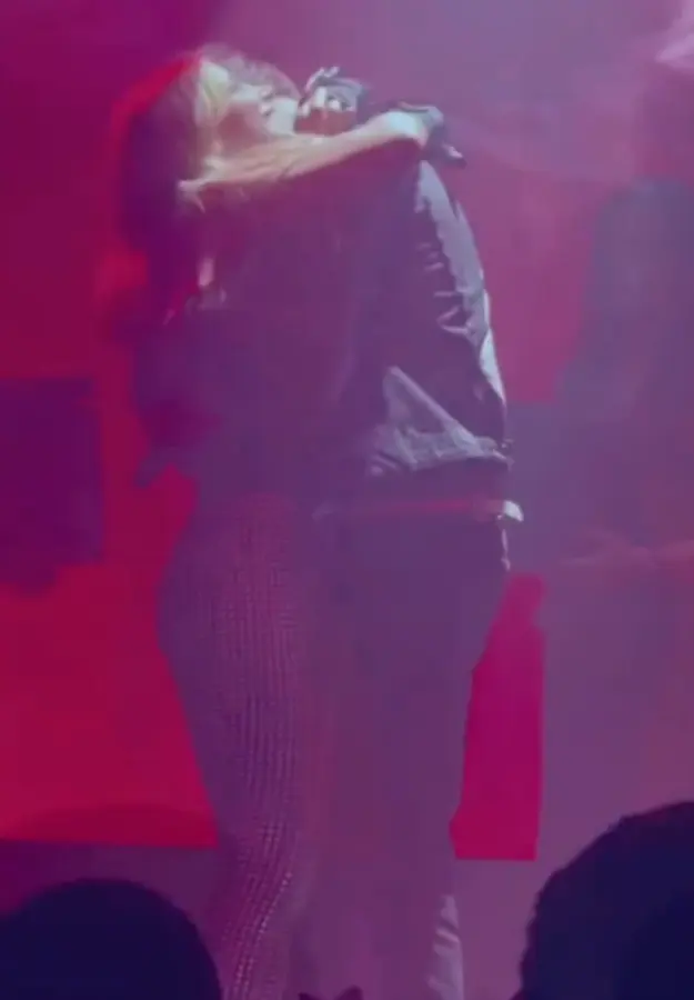 Νίνο & Josephine: Tο χειροφίλημα και η αγκαλιά τους πάνω στην πίστα - Δείτε το βίντεο