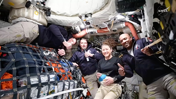 «Άρτεμις II»: Οι αστροναύτες μιλούν για την αποστολή, τη θέα της γης από ψηλά και τα... διαστημικά υδραυλικά