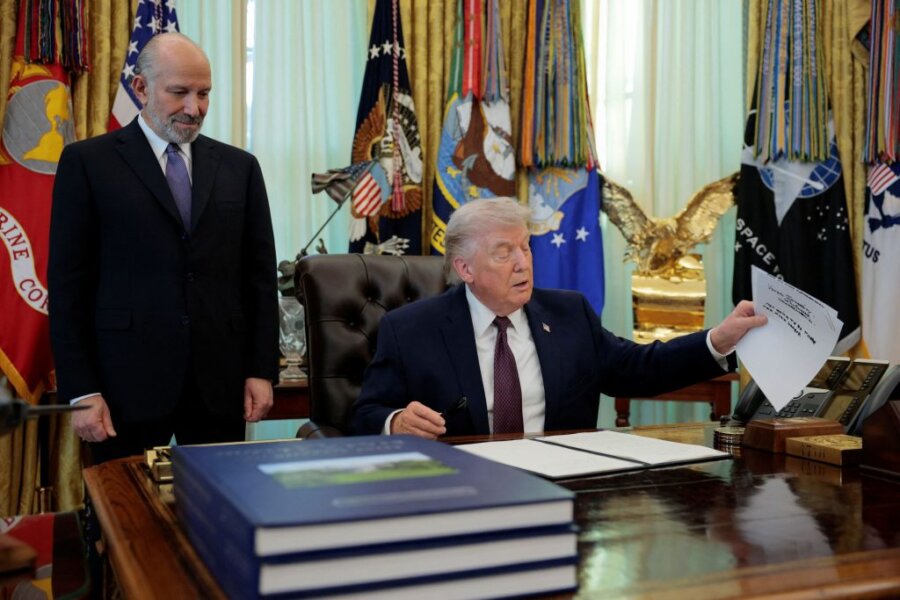 Ανασχηματισμός στον Λευκό Οίκο: Έξαλλος ο Τραμπ εξετάζει νέες αλλαγές στο υπουργικό του συμβούλιο