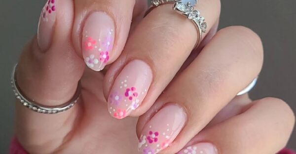 «Floral Manicure»: Τα λουλούδια δίνουν την πιο ανοιξιάτικη διάθεση στα νύχια μας