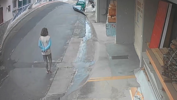 Λακωνία: Βίντεο ντοκουμέντο με γυναίκα δεμένη πισθάγκωνα στον δρόμο, προτού αφήσει την τελευταία της πνοή