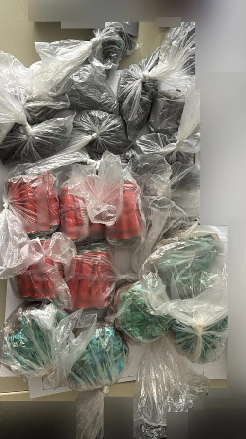 Συνελήφθησαν τρεις ανήλικοι που διακινούσαν κροτίδες στην πλατεία Συντάγματος