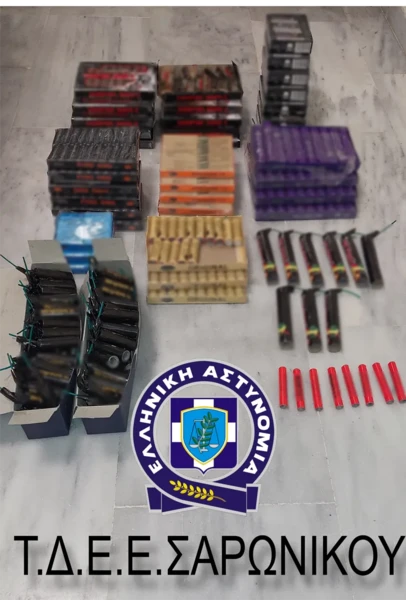 Παλαιά Φώκαια: Συνελήφθη 48χρονος ιδιοκτήτης καταστήματος - Κατασχέθηκαν 904 κροτίδες