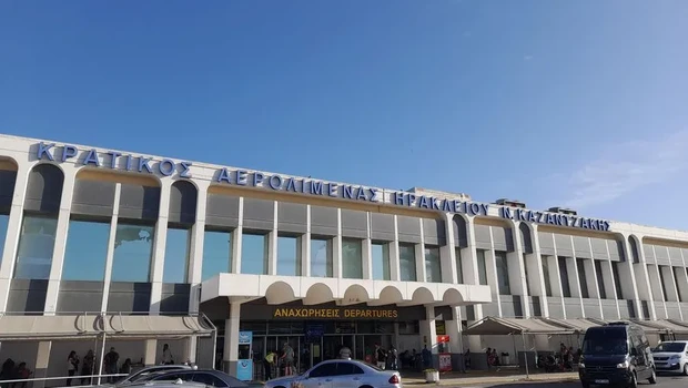 Αεροδρόμιο Ηρακλείου: Επιχείρησε να περάσει τις σφαίρες μέσα σε παιδικό καρότσι – Συνελήφθη 24χρονη