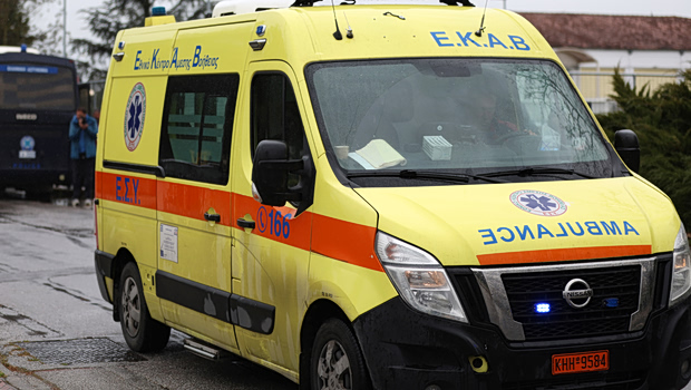 Θεσσαλονίκη: Άνδρας ανασύρθηκε χωρίς τις αισθήσεις του από δύσβατο σημείο - Μεταφορά μέσω θαλάσσης