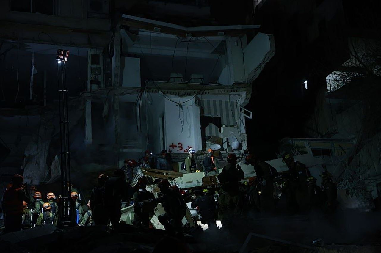 Επταώροφη πολυκατοικία κατέρρευσε στην Χάιφα του Ισραήλ - Τέσσερις αγνοούμενοι και τουλάχιστον 11 τραυματίες