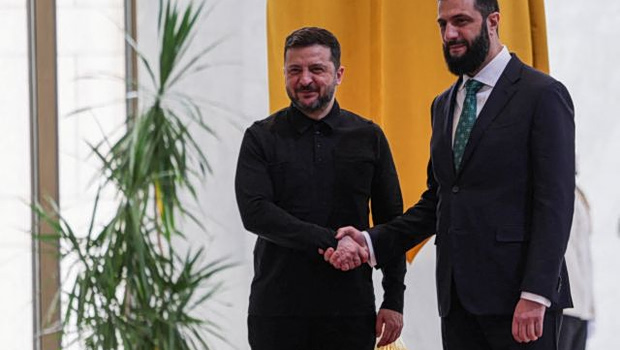 Συρία: Ο Ζελένσκι συναντήθηκε με τον πρώην... τζιχαντιστή Τζολάνι, συνοδευόμενος από τον Φιντάν