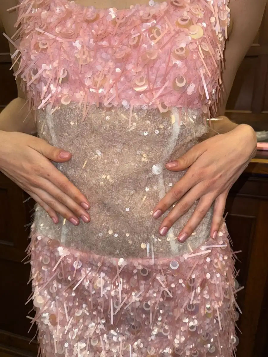 Ανοιξιάτικη φρεσκάδα στα νύχια με μεταξωτές, περλέ υφές