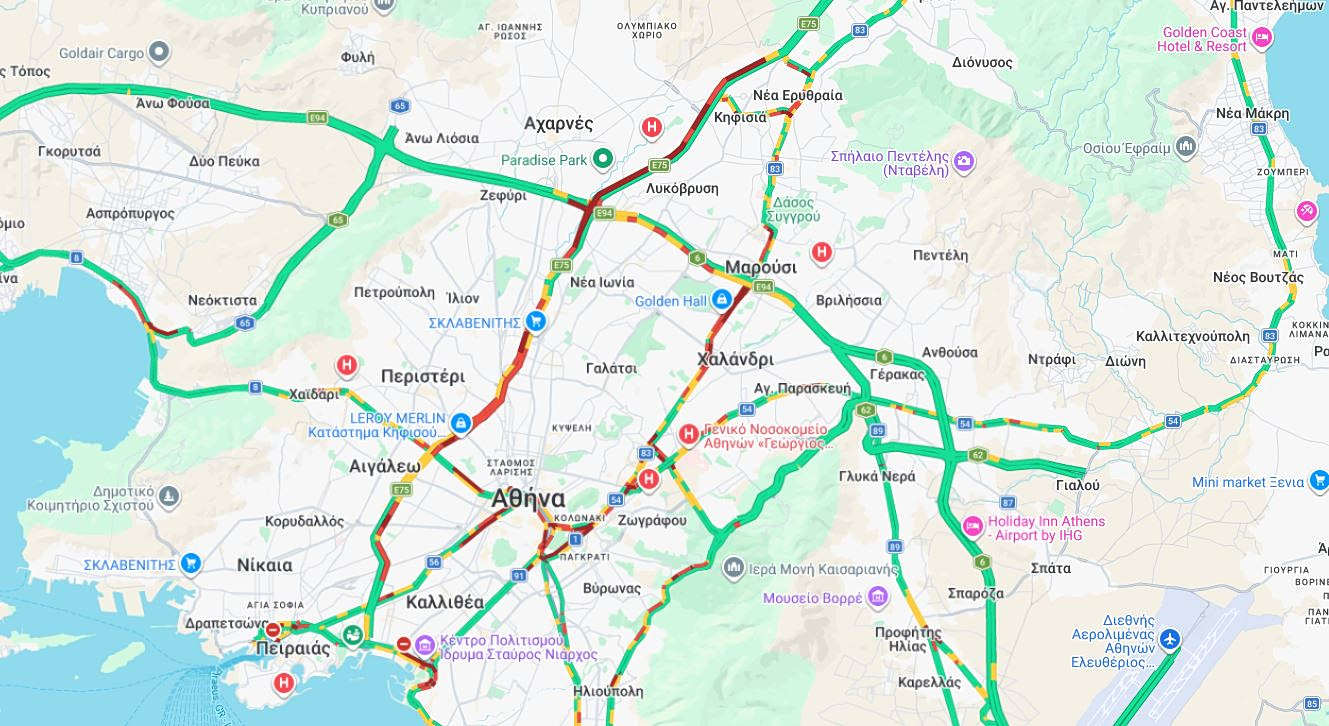 Κυκλοφοριακό χάος στον Κηφισό, καραμπόλα στη Δραπετσώνα - Στο «κόκκινο» αρκετοί δρόμοι στο λεκανοπέδιο