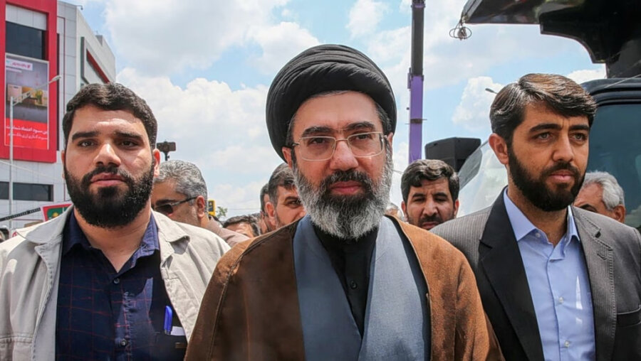 Μοτζτάμπα Χαμενεΐ απομονωμένος Ιράν