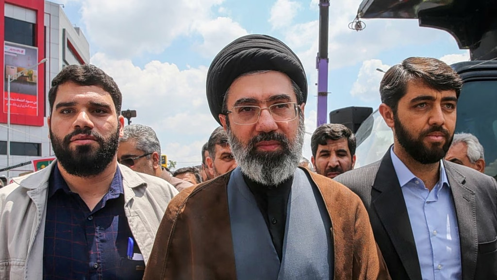 Μοτζτάμπα Χαμενεΐ απομονωμένος Ιράν