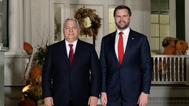 Τζέι Ντι Βανς: Έφτασε στη Βουδαπέστη και ξεκινά προεκλογικό αγώνα για τον Όρμπαν