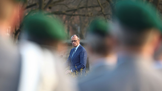 Γερμανία: Σύγχυση με την ειδική άδεια από τον στρατό για ταξίδια - Παρέμβαση για να καμφθούν οι αντιδράσεις