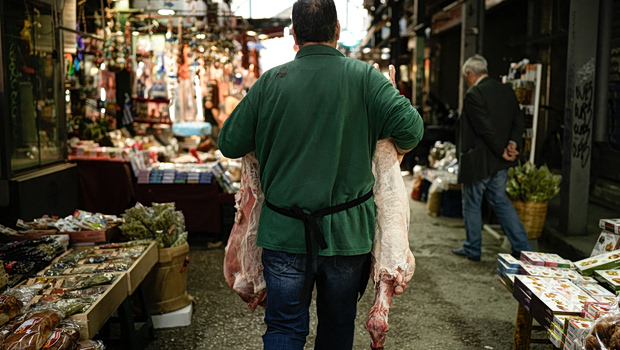 ΕΦΕΤ: Τι να προσέξετε σε αρνί, κοκορέτσι και αυγά – Αναλυτικές οδηγίες