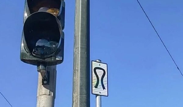 Αθήνα: Η περίεργη πινακίδα και τι πρέπει να γνωρίζουν οι οδηγοί