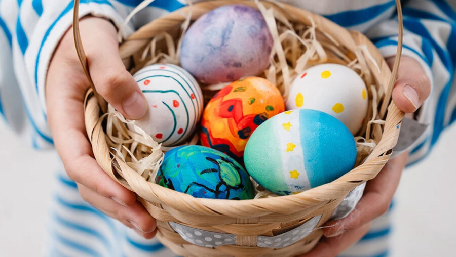 Πώς να βάψετε χρωματιστά πασχαλινά αυγά