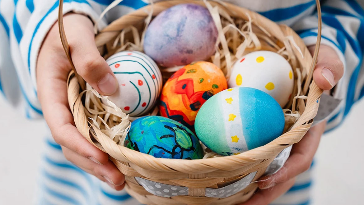 Πώς να βάψετε χρωματιστά πασχαλινά αυγά