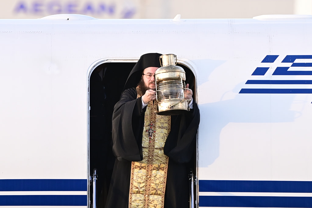 Ανοίγουν τη Μεγάλη Πέμπτη οι Άγιοι Τόποι στην  Ιερουσαλήμ: Όλα έτοιμα για την έλευση του Αγίου Φωτός