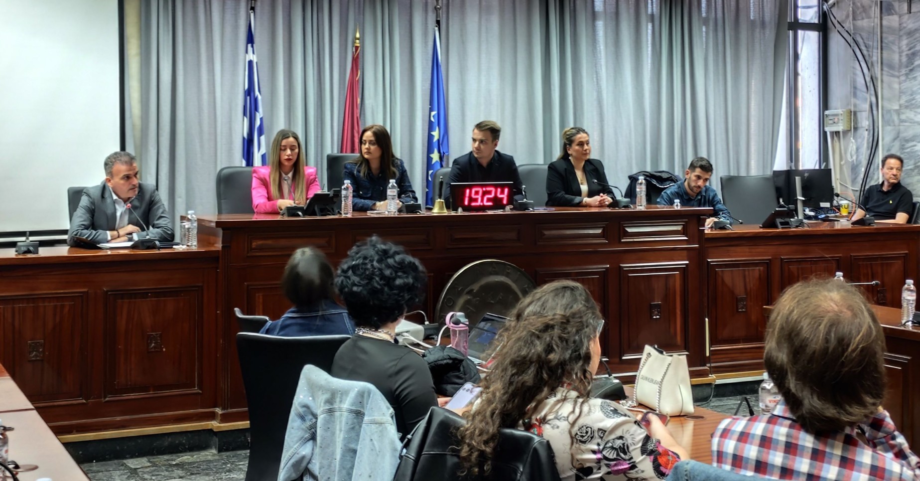 dimotiko-simvoulio-neolaias