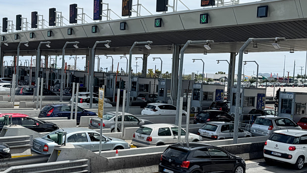 Κίνηση: Αυξημένη σε δρόμους και λιμάνια όσο κορυφώνεται η έξοδος των τελευταίων εκδρομέων του Πάσχα