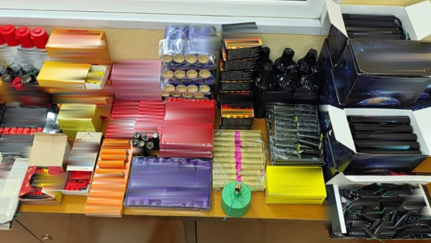 Περισσότερα από πέντε κιλά εκρηκτικών και 523 κροτίδες βρέθηκαν σε Μεσολόγγι και Πύργο - Συνελήφθησαν τρία άτομα