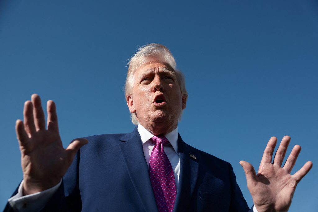 Τραμπ σε δημοσιογράφους: «Τα Στενά του Ορμούζ θα ανοίξουν πολύ σύντομα»